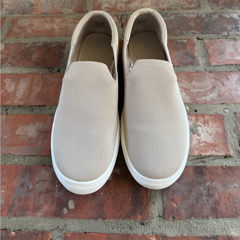 Old Navy Cream Slip On Sneakers